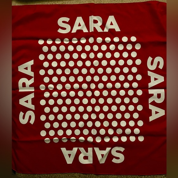 🌸 Bandana 17x16.5” SARA Polka Dots - Picture 1 of 1